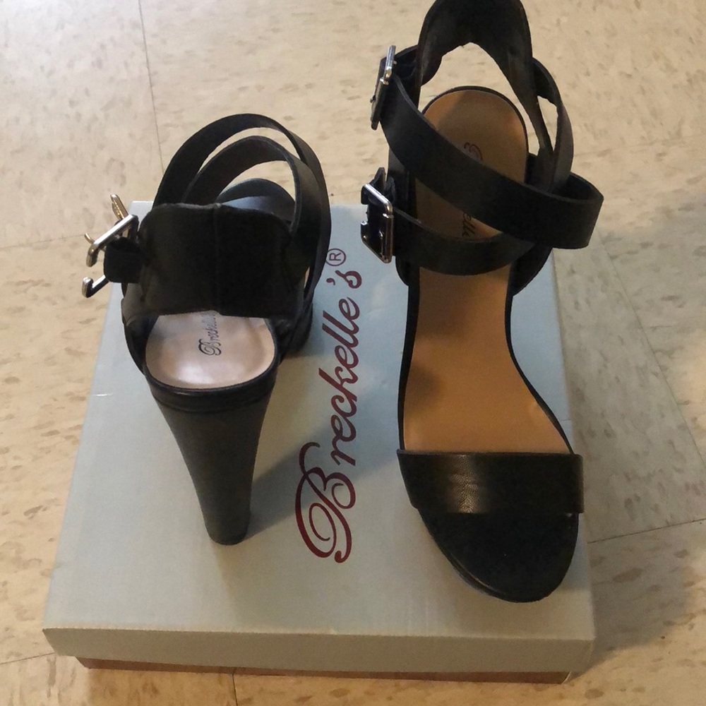 Shoe - Picture 4 of 5